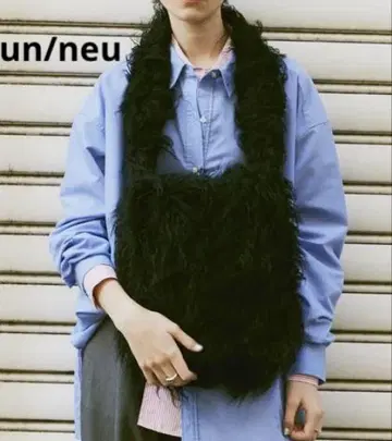 새상품급 un/neu 앙노이 미니 퍼 몬스터 백 퍼 백