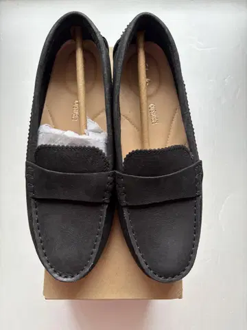 Clarks 블랙 가죽 로퍼