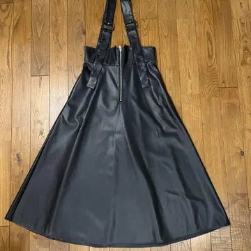 AZUL by moussy 인조 가죽 집업 점퍼 스커트
