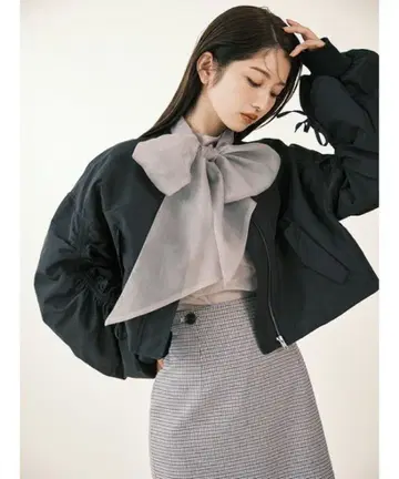 새상품급 [ Lily Brown ] 리본 디테일 숏 블루종 블랙
