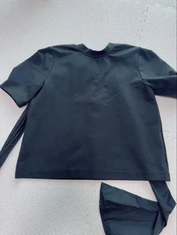 리본 포함 블랙 반팔 T셔츠 더블 스탠다드