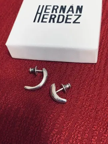에르난에르데스 Vuelta Pierced Earrings 귀걸이 실버