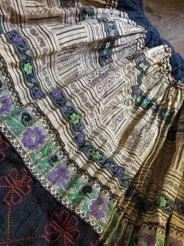 몽족 자수 플레어 스커트