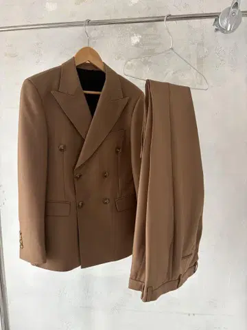 어반 블랑슈 브라운 더블 수트