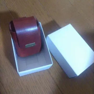 빨간색 가죽 소품함 벨트용