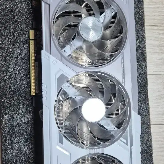 9060xt 16gb steel legend 스틸레전드 화이트.