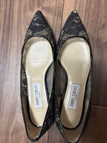 JIMMY CHOO 블랙 레이스 플랫슈즈