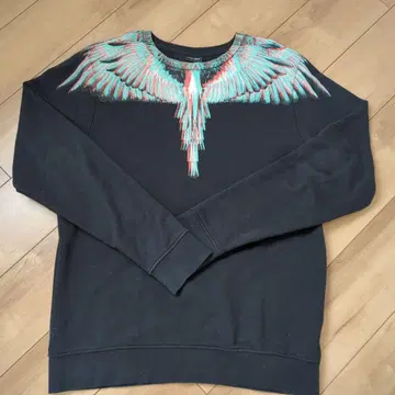 MARCELO BURLON 날개 그래픽 맨투맨 L 사이즈 블랙