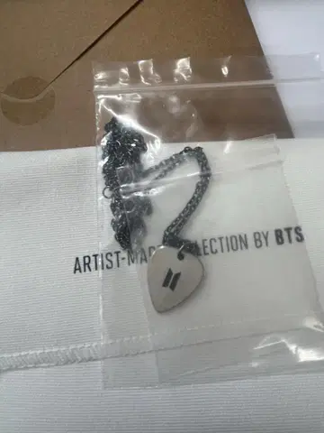 BTS SUGA 윤기 artist made 기타 피크 목걸이