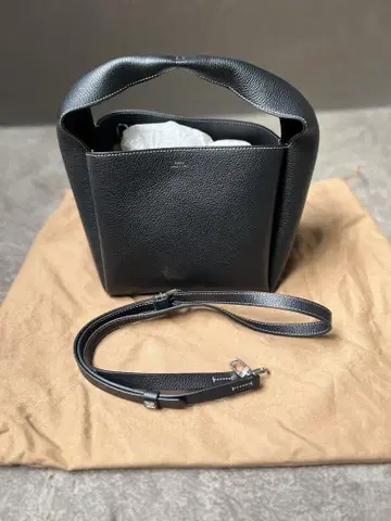 [ 미사용 새상품 ] TOTEME 가죽 버킷 백