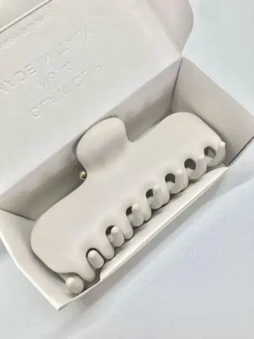 UNDO HAIRWARE No.4 클로 클립 Sand Stone