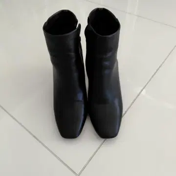 란다 블랙 장식 힐 숏부츠