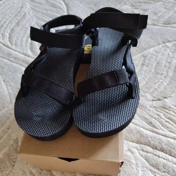 TEVA 블랙 스포츠 샌들