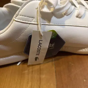 LACOSTE 화이트 스니커즈