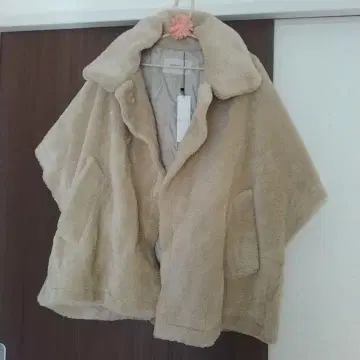 새상품 코코딜 보아 케이프 베이지