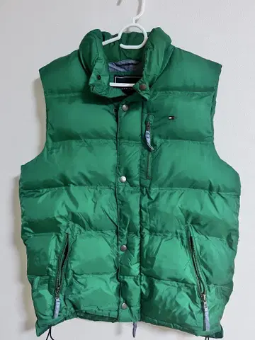 TOMMY HILFIGER 그린 다운 베스트