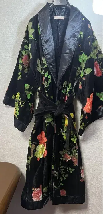 레어 새상품급 vienne Westwood 플라워 프린트 로브 M 사이즈