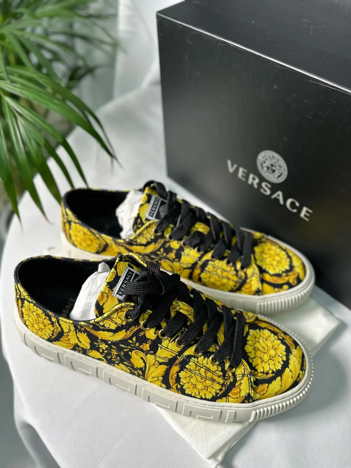 [Authentic] Versace Baroque Print Sneakers