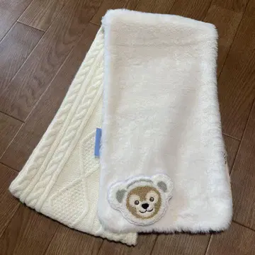 더피 자수 배지 부착 머플러