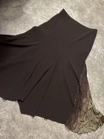 BleuBlancRouge 실크 장식 랜덤 플레어 스커트