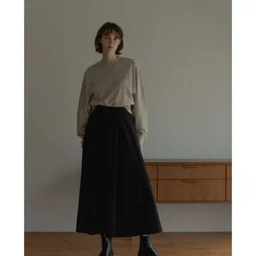 새상품 택 포함 MANOF FALLE LINE FLARE SKIRT