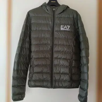 EA7 Emporio Armani 후드 부착 다운 자켓