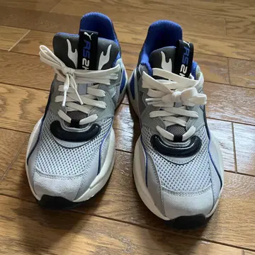 그레이/파랑 메쉬 러닝화 PUMA