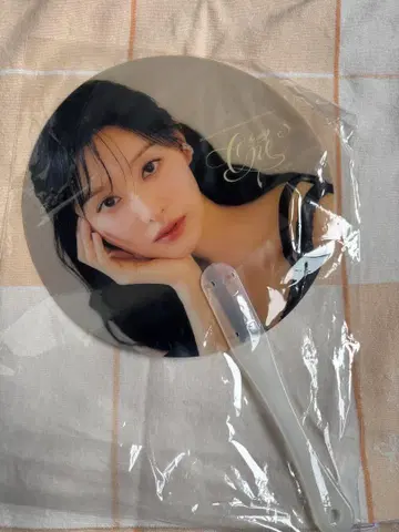 김지원 팬미팅 한정판 부채