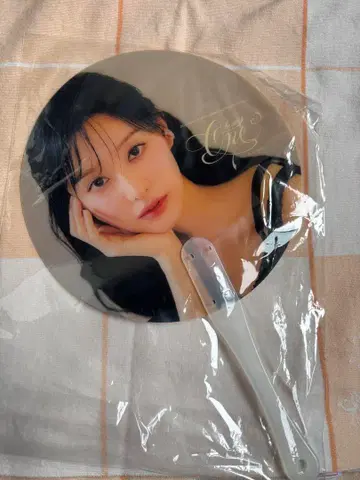 김지원 팬미팅 한정판 부채