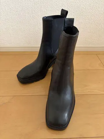 [ 새상품 ] ZARA 블랙 가죽 사이드 고어 부츠