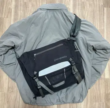 patagonia 메신저 백 블랙 하프 마스
