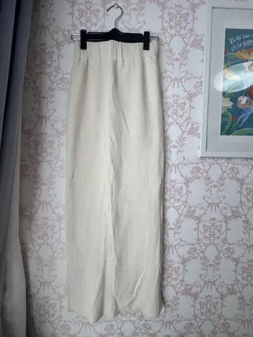 케이티 아이보리 리브 타이트 스커트