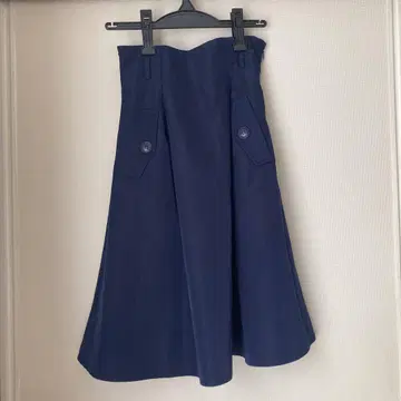 titty&Co. 네이비 플레어 스커트