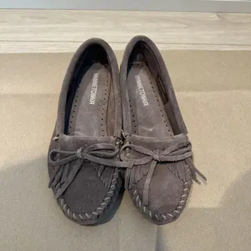 새상품급 미네통카 MINNETONKA KILTY MOC 5.5 그레이지
