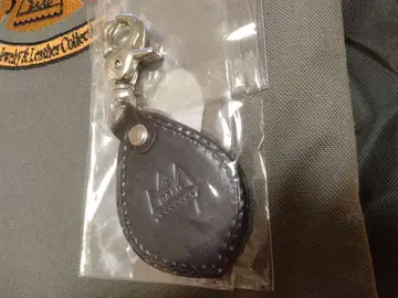 SAAD 블랙 가죽 키링 공식 매장 구매, 새상품.