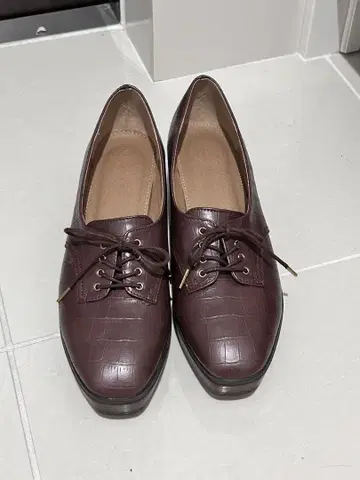 다크 브라운 크로커다일풍 로퍼