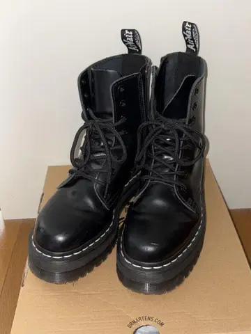 [일본 한정판] Dr.Martens 8홀 24cm 화이트 스티치 통굽