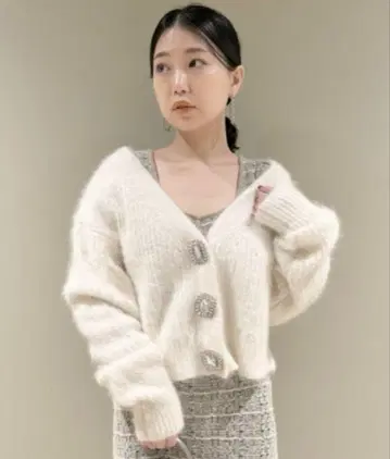 릴리 브라운 캔디 스톡 빅 비쥬 버튼 가디건 화이트