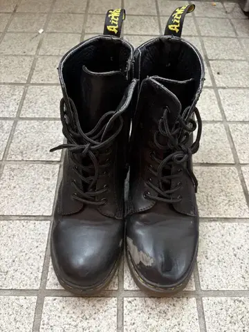 블랙 레이스업 부츠
