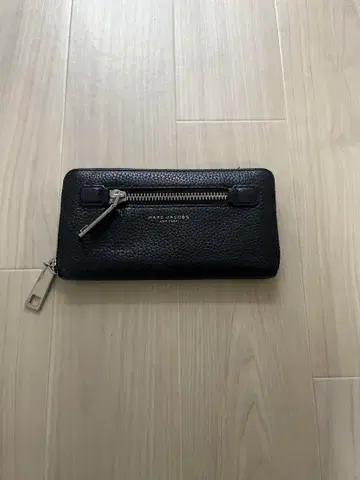 MARC JACOBS 블랙 가죽 장지갑