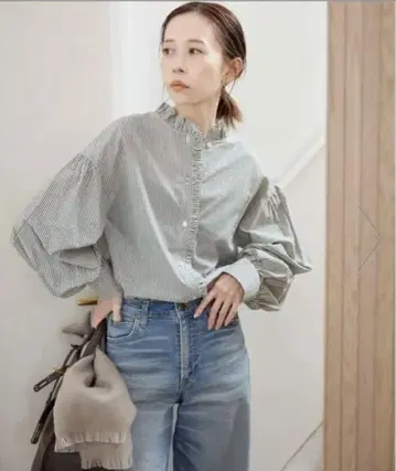 SLOBEIENA 미니 프릴 블라우스