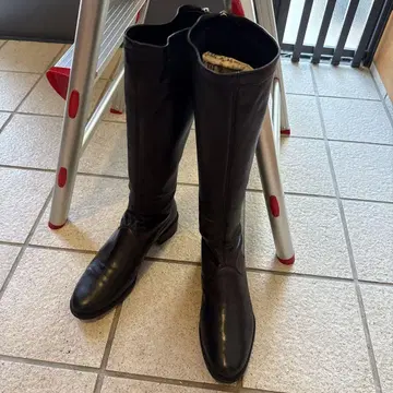 페라가모 블랙 가죽 롱 부츠