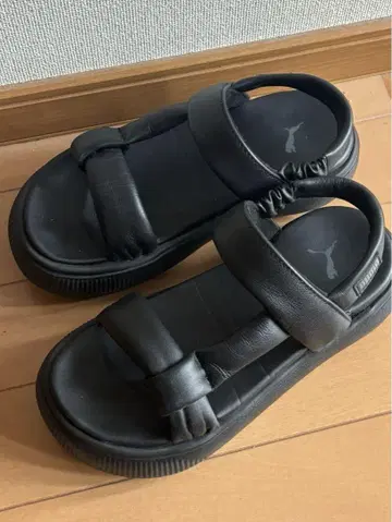푸마 플랫 샌들 블랙