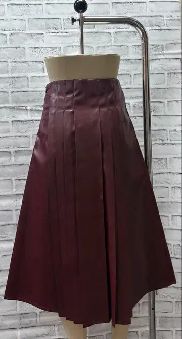 새상품 인조 가죽 플리츠 롱 스커트