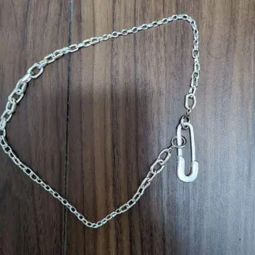 SOIERIE 실버 안전핀 목걸이