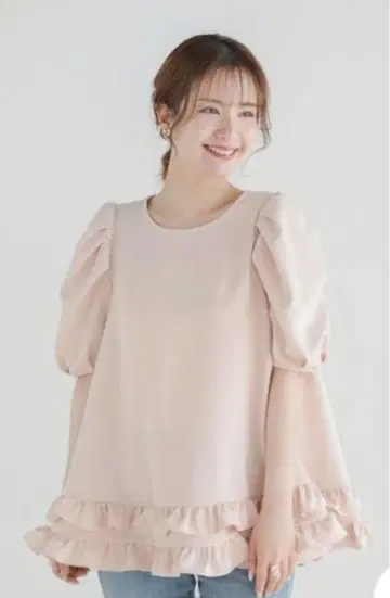 프릴 달린 핑크 반팔 블라우스