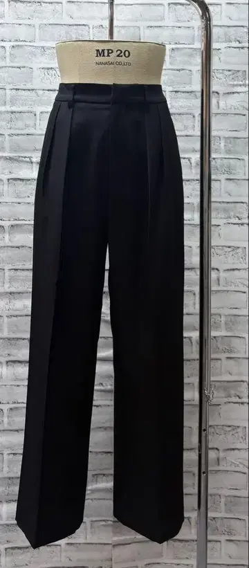 블랙 와이드 팬츠 플리츠 포함