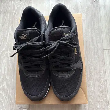 PUMA 블랙 스니커즈
