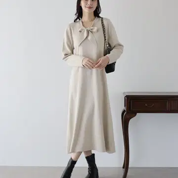 리본 포함 아이보리 긴팔 니트 원피스
