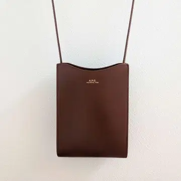 A.P.C. 넥 파우치 브라운